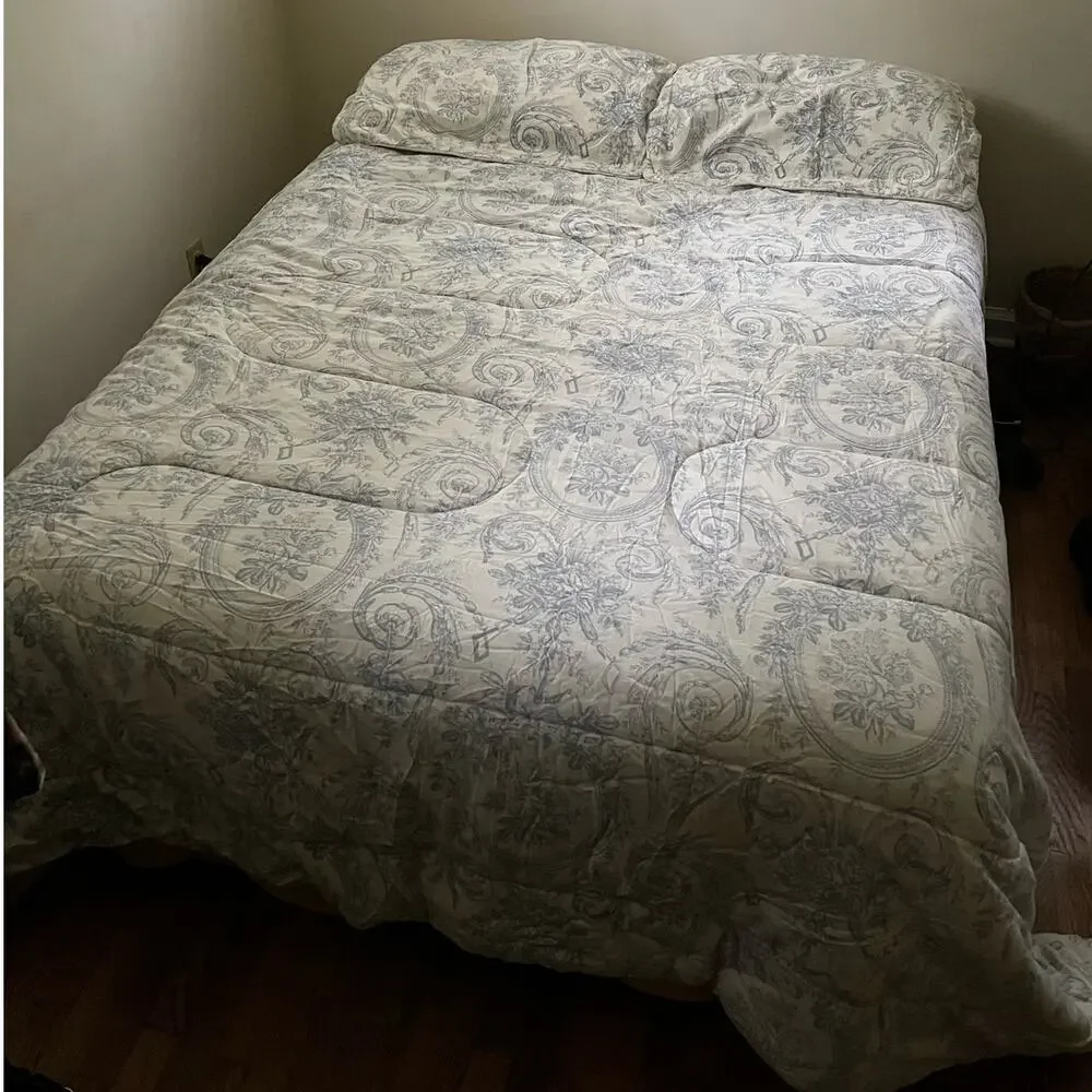Vintage French country Toile Cream Blue Queen Quilt Comforter Bedspread 2 Shams